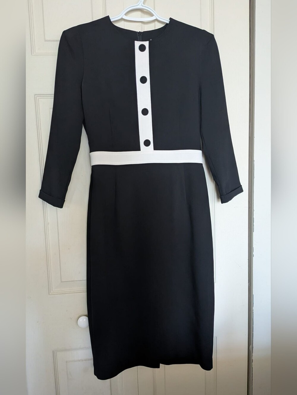 Modern Black and White Long-Sleeve Sheath Formal Dress, Size 6
